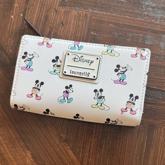 Disney Loungefly Cream Wallet with Mickey Mouse Design - Picture 1 of 4